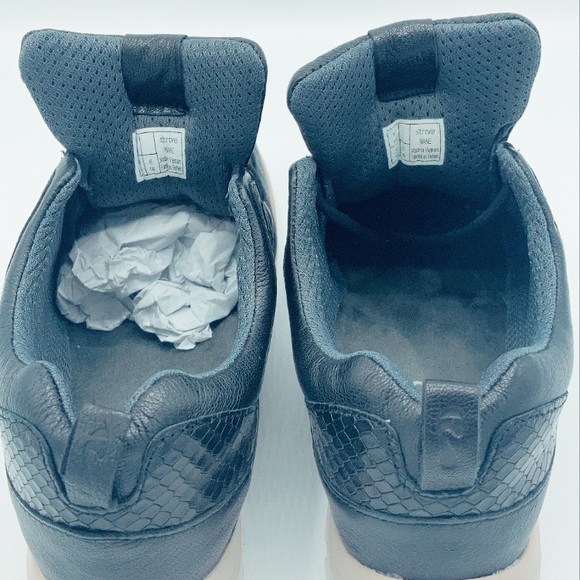 Strive Leather Sneakers NIB - Picture 13 of 14